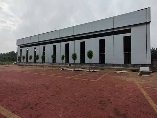 Atelier industriel peint élégant de structure métallique d'entrepôt en acier préfabriqué