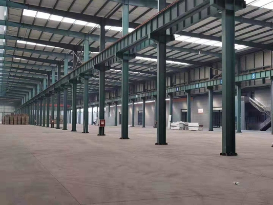 Édifices d'entrepôt en acier conçus avec efficacité et préfabriqués avec fenêtre en alliage d'aluminium