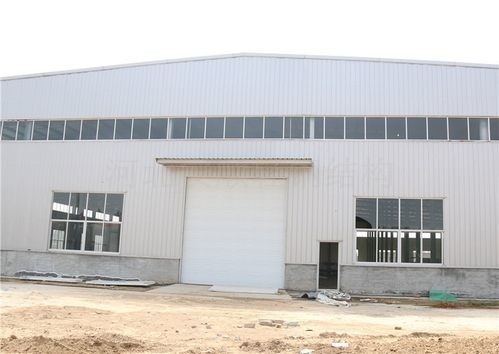 Solution de stockage efficace Structure d'acier entrepôt galvanisé à chaud avec porte roulante