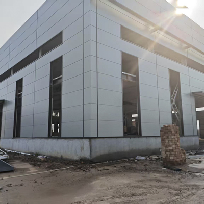Atelier de structure en acier polyvalent avec panneau de toit et de mur galvanisé à chaud