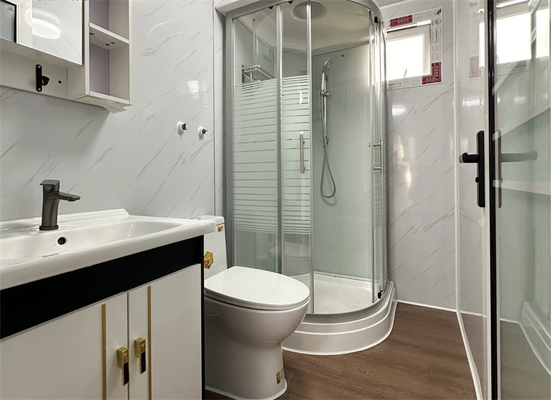 Maison de conteneurs de 20 pieds brun avec mur de rideau de verre