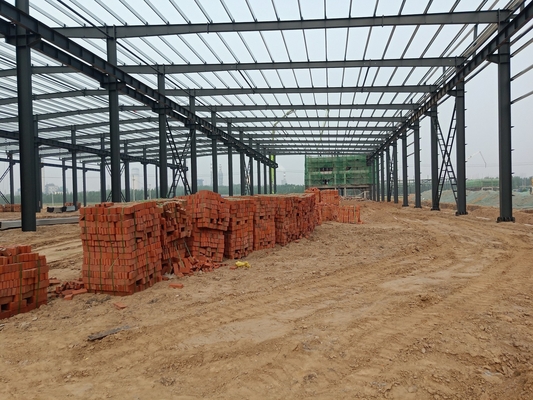 Adaptez aux besoins du client la construction en acier en métal préfabriquée structurelle pour le bâtiment industriel