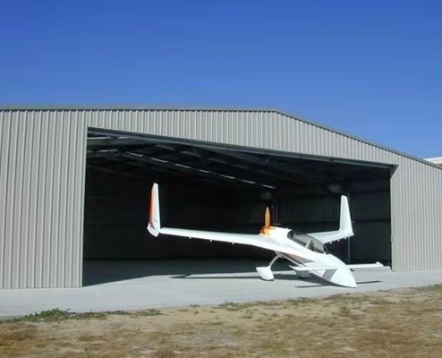 La longue poutre en double T de hangar de structure métallique de l'envergure Q355 a jeté les maisons en acier de hangar