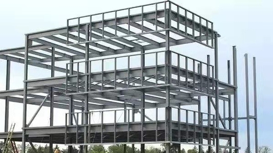 Sa2.5 a soudé les colonnes résistantes en acier agricoles d'acier de construction des bâtiments 100*3.0mm
